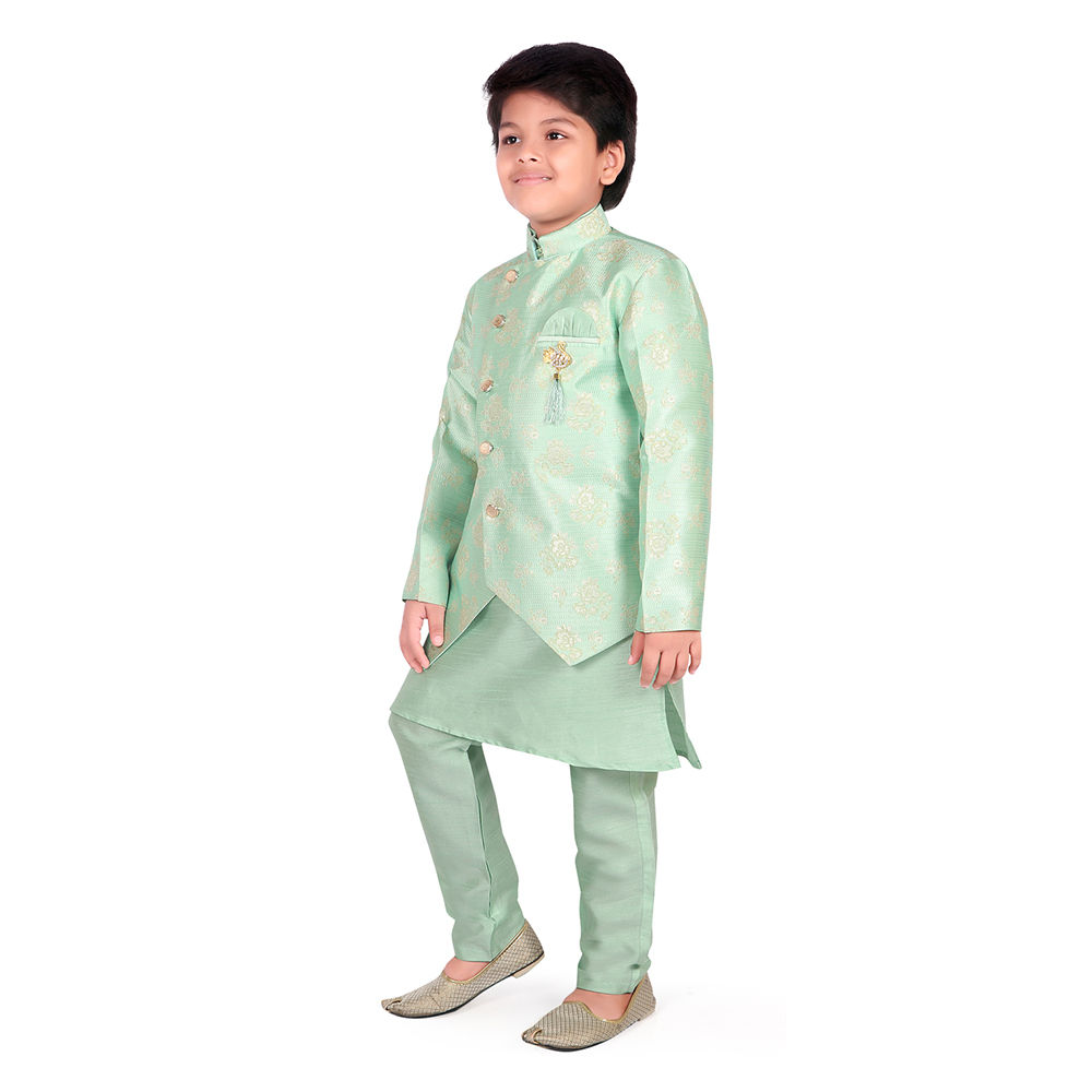 

features material silk the actual product may differ slightly in