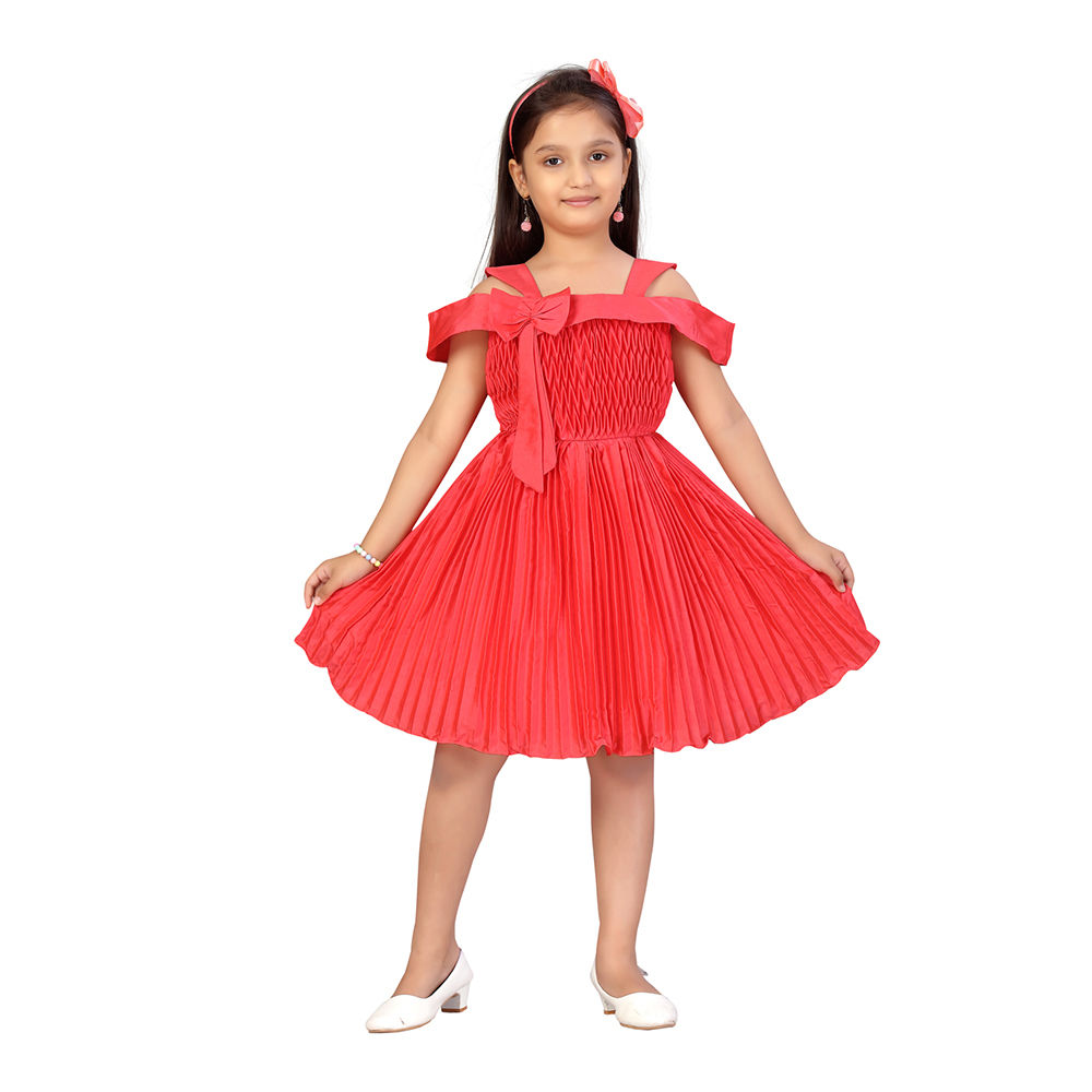 

features material 100 silk the actual product may differ slightly