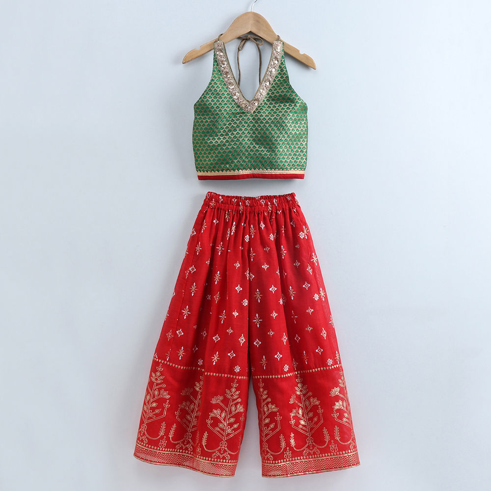 

features material 100 polyester the actual product may differ slightly