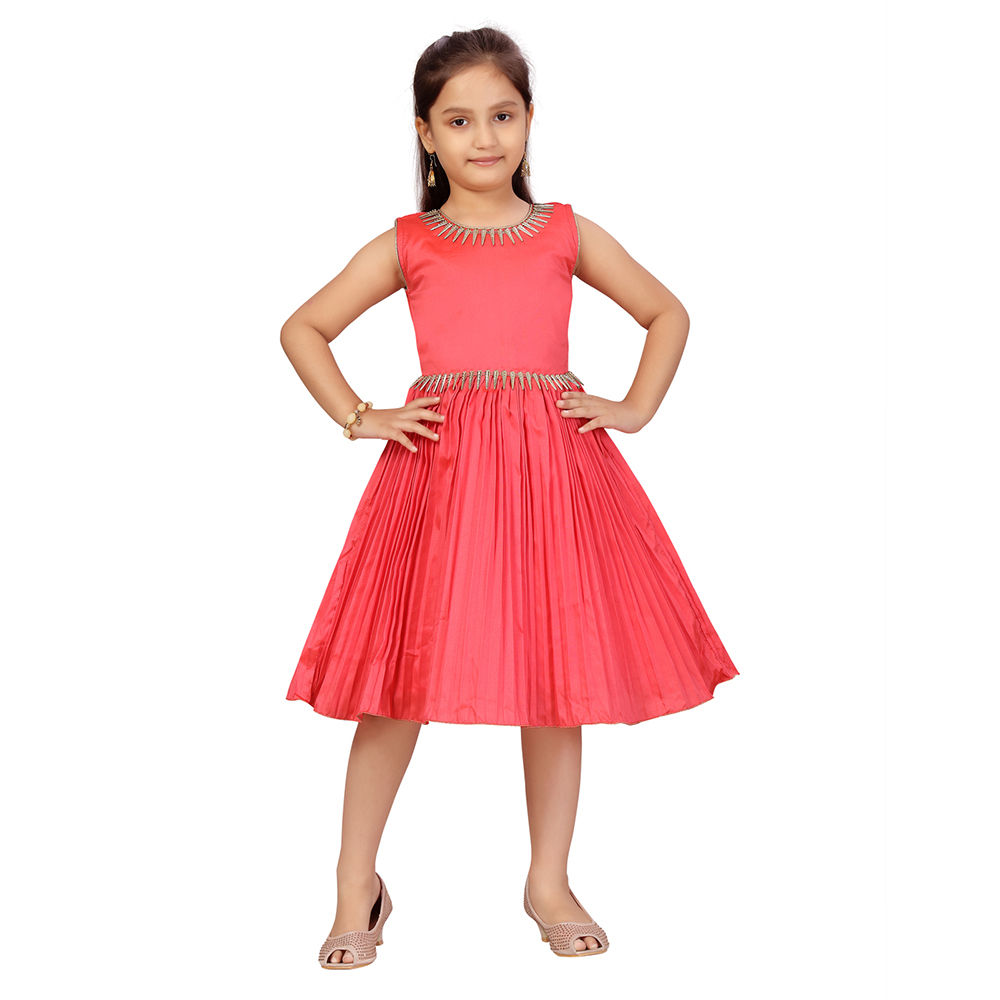 

features material silk the actual product may differ slightly in