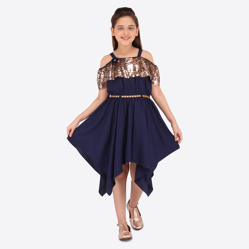 

features material 100 polyester the actual product may differ slightly