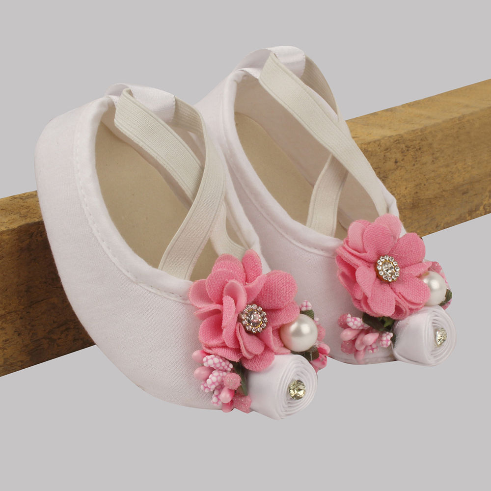 

features materail cotton sole material 100 fabric the actual product