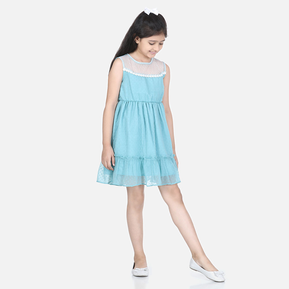 

features material 100 polyester the actual product may differ slightly