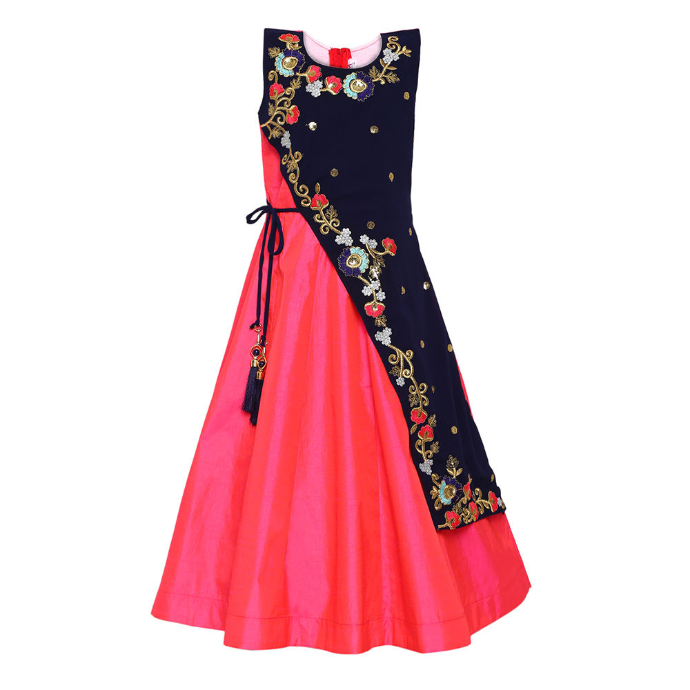 

features material 100 silk the actual product may differ slightly