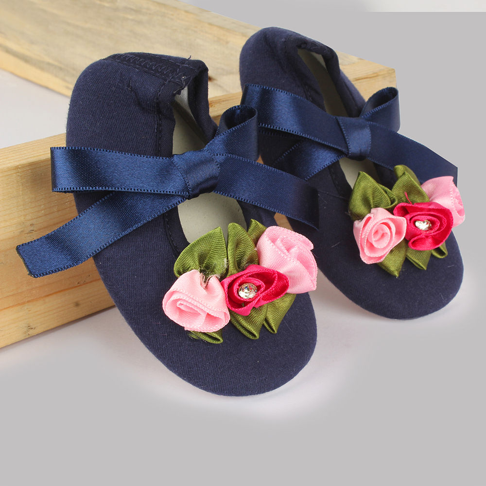 

features materail cotton sole material 100 fabric the actual product