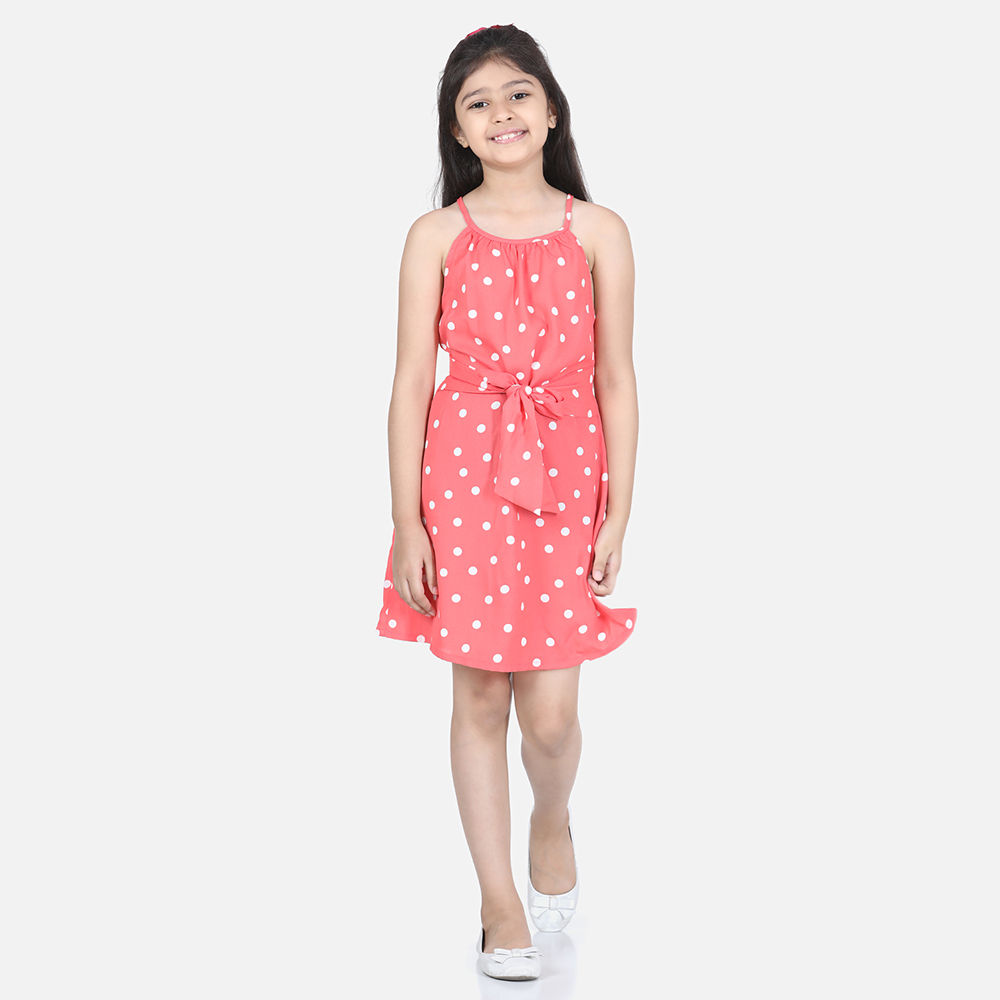 

features material 100 polyester the actual product may differ slightly