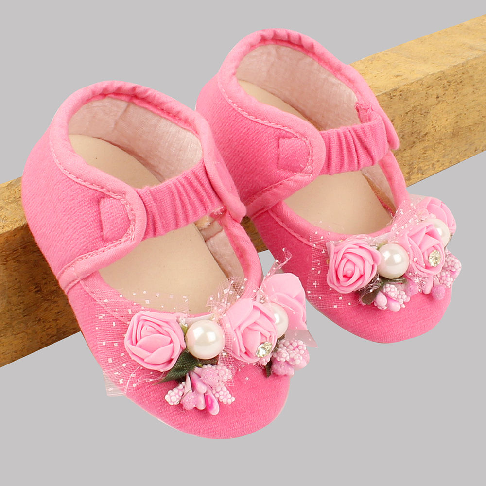 

features materail cotton sole material 100 fabric the actual product