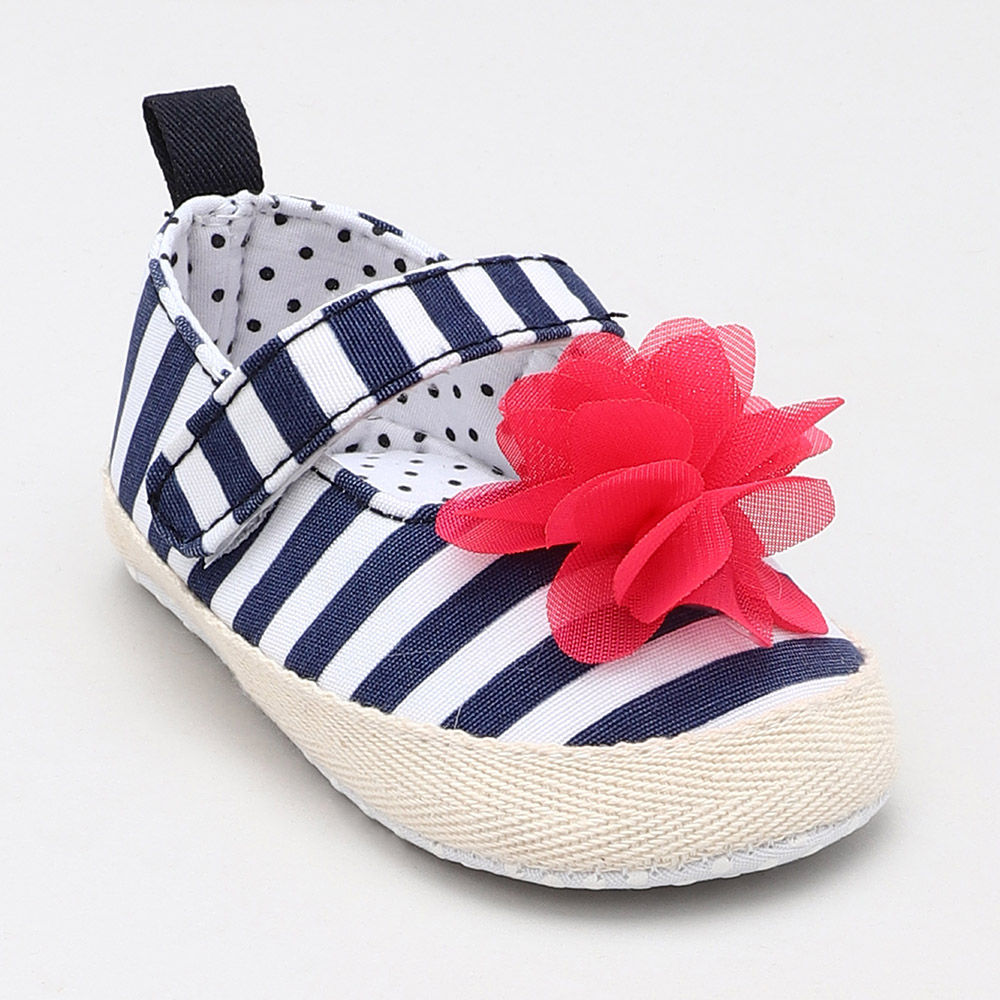 

features upper material 100 pu sole material 100 fabric the