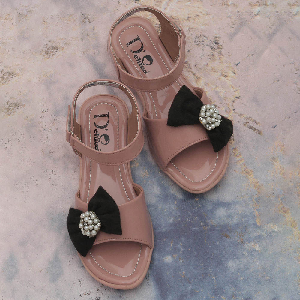 

soft cushioned insole non slip outsoles and easy wearability make