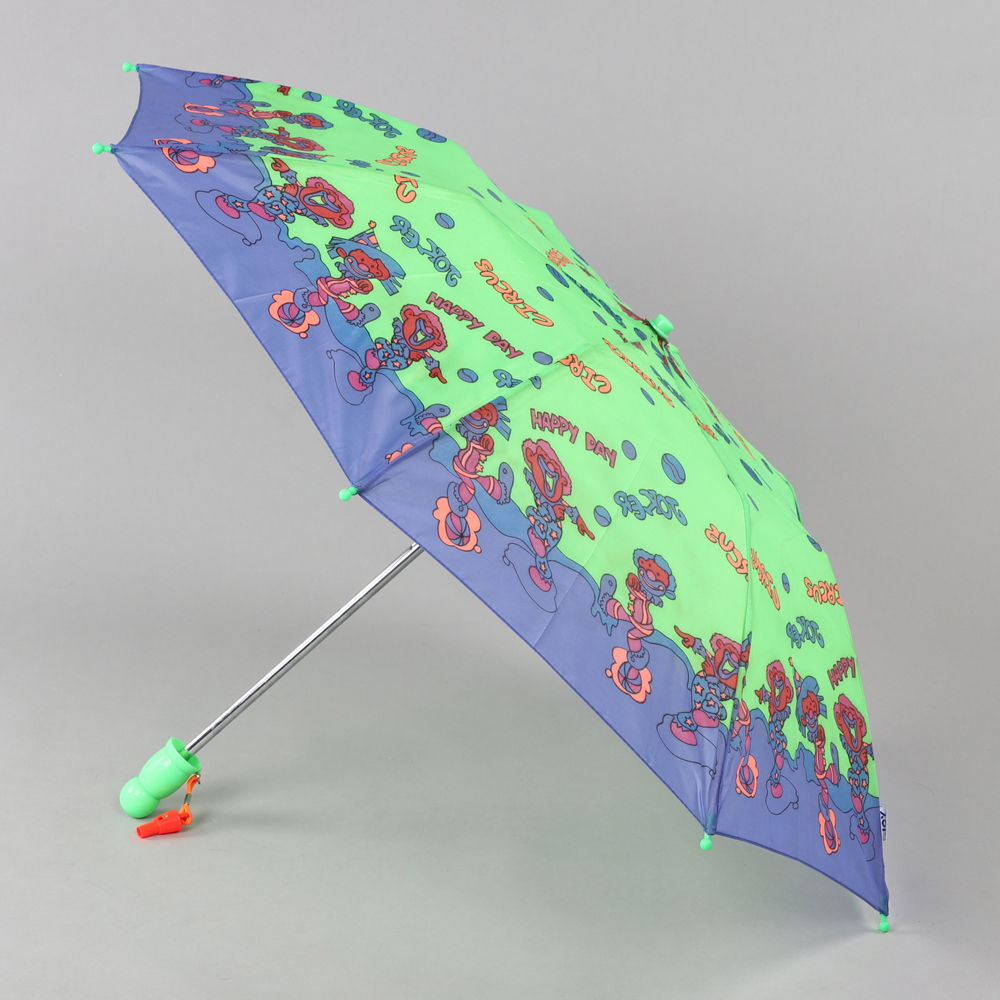 

the umbrella has a comfortable grip to be held and