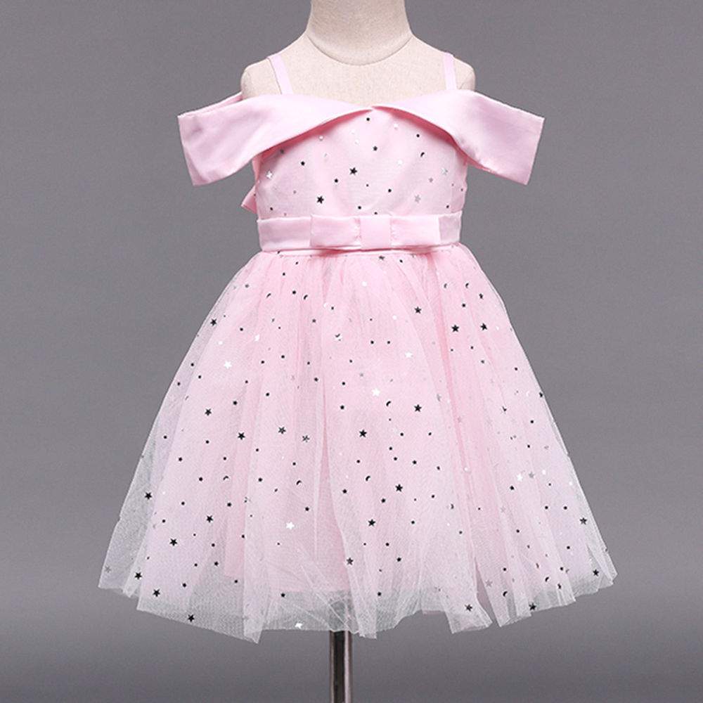 

features material 65 polyester and 35 cotton fit type slim