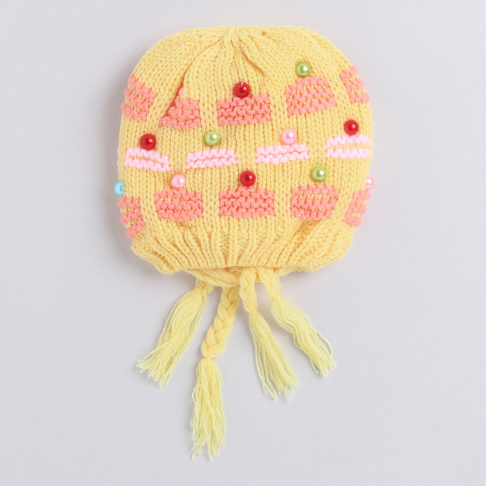 

pearl yellow originally of wool is designed to provide warmth