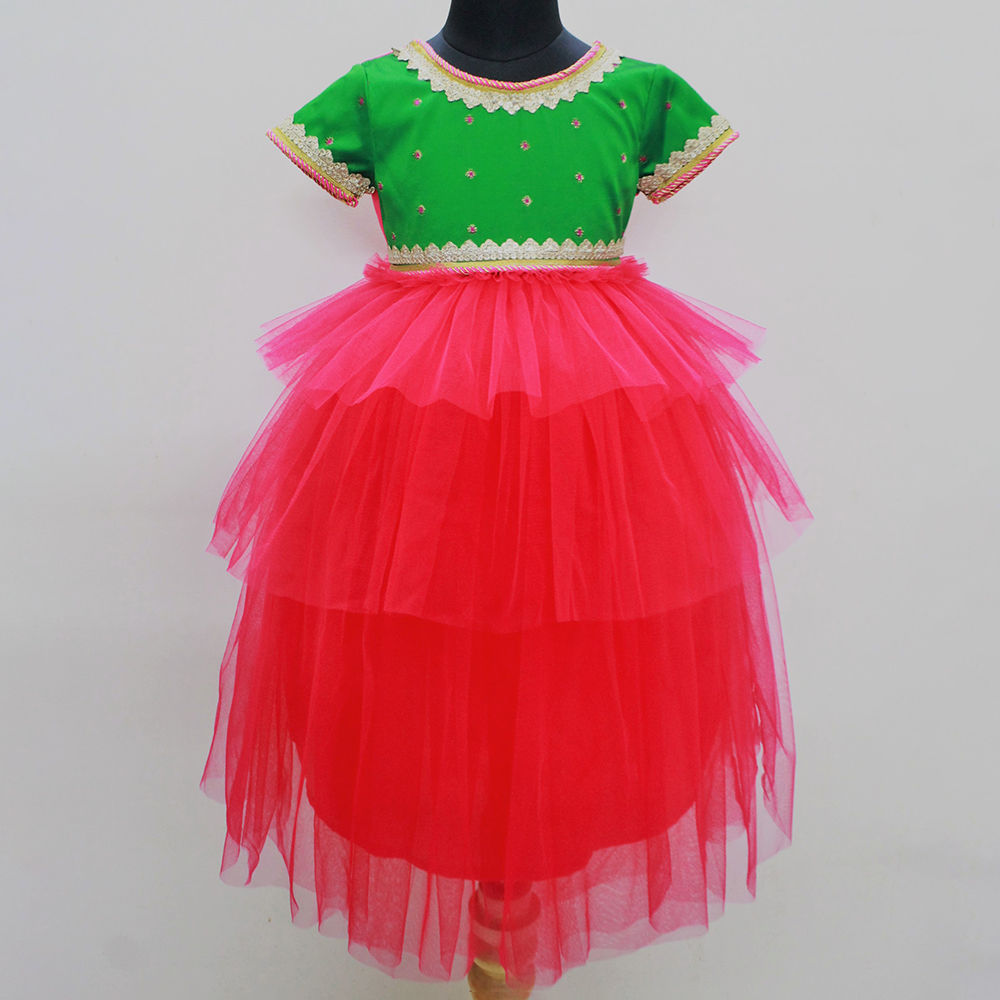 

features material silk net crepe the actual product may differ