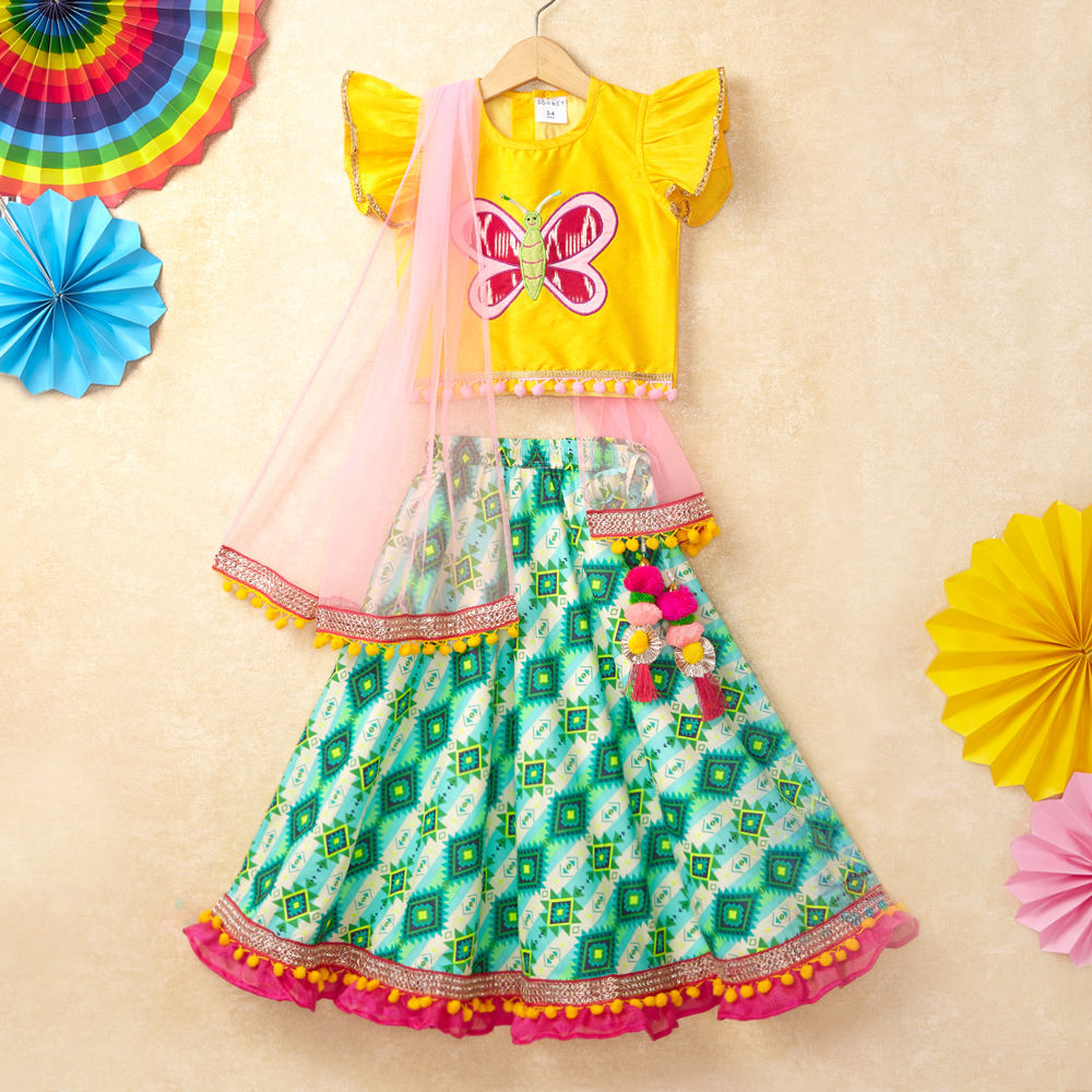 

features material cotton blend fit type slim the actual product