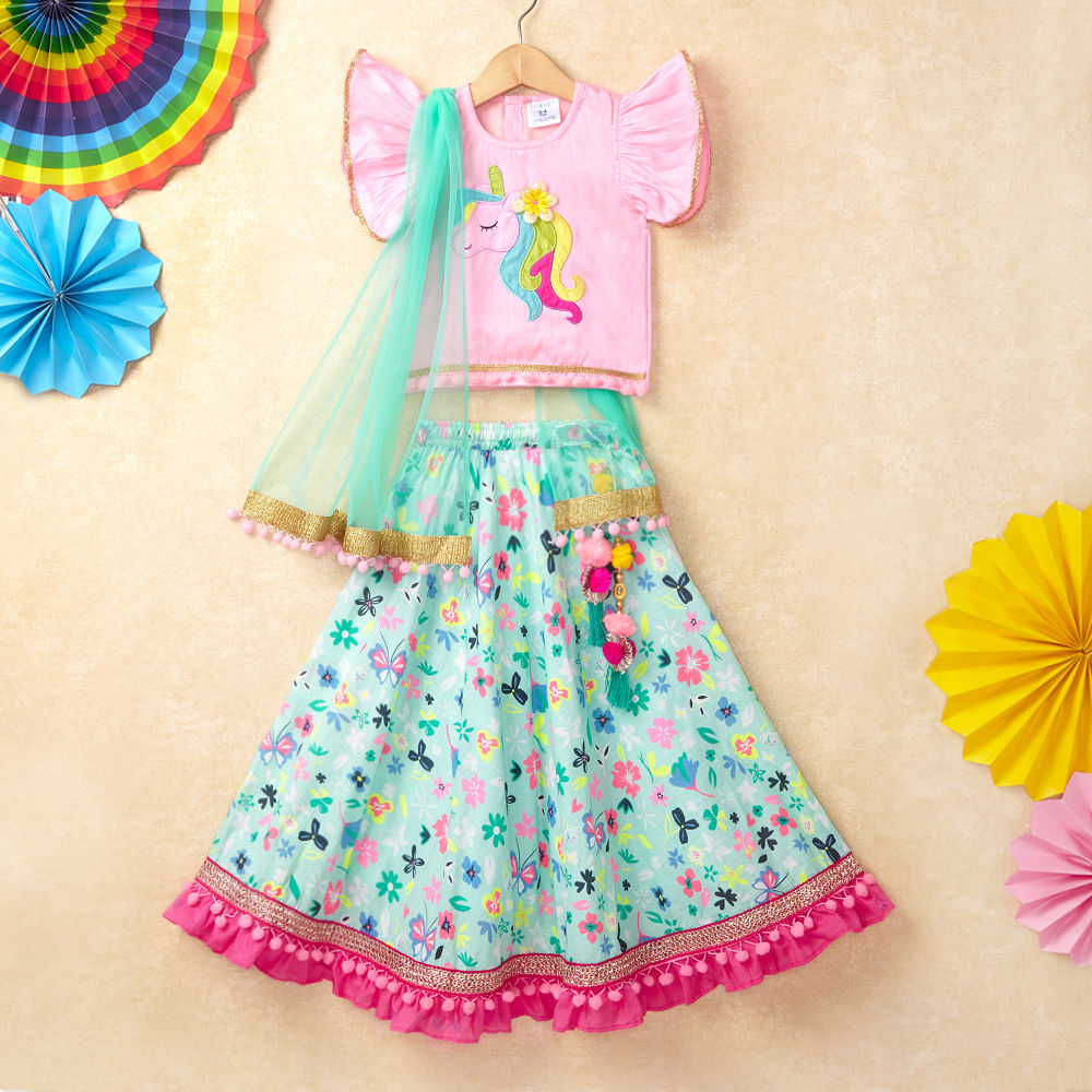 

features material cotton blend fit type slim the actual product