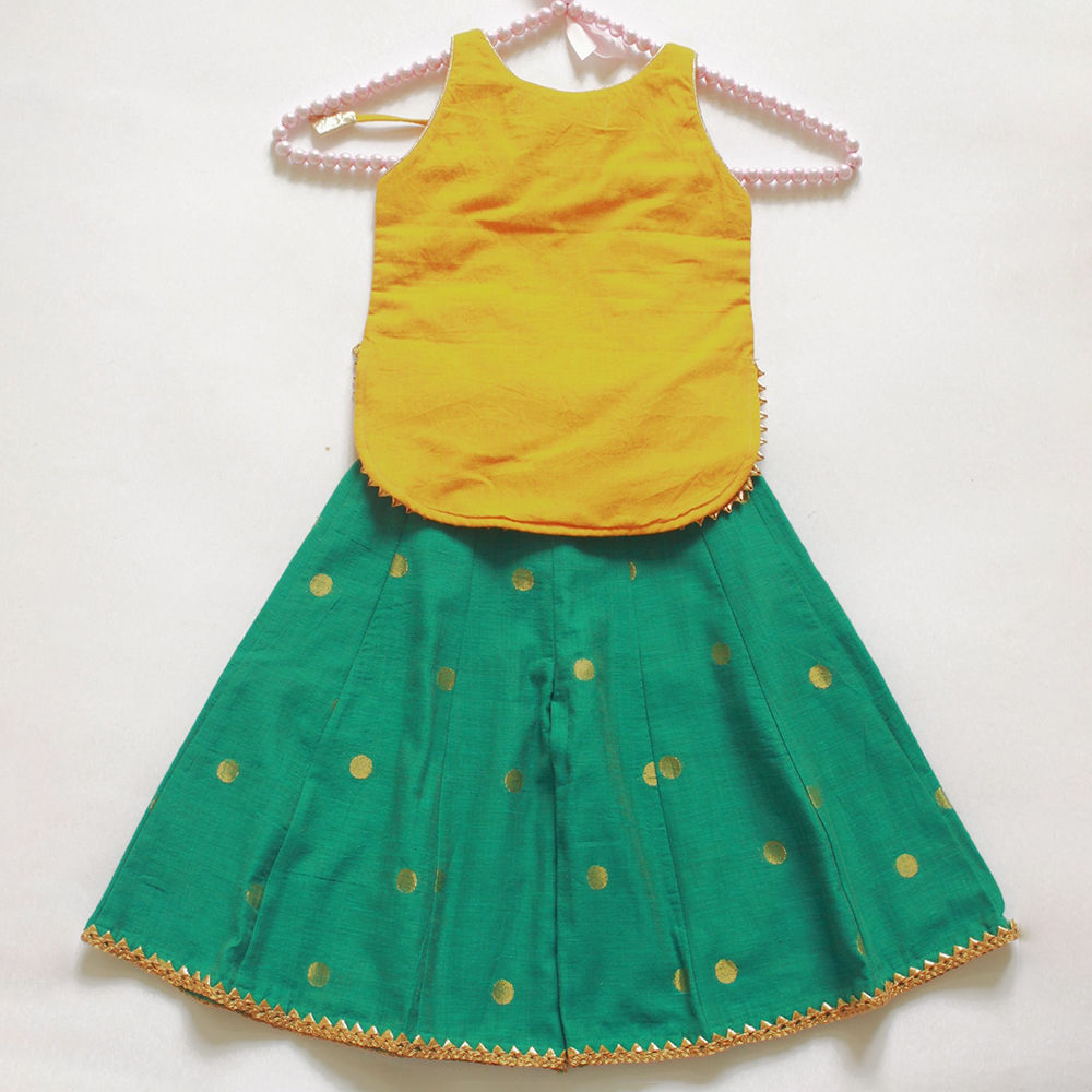 

features material chanderi and handloom cotton the actual product may