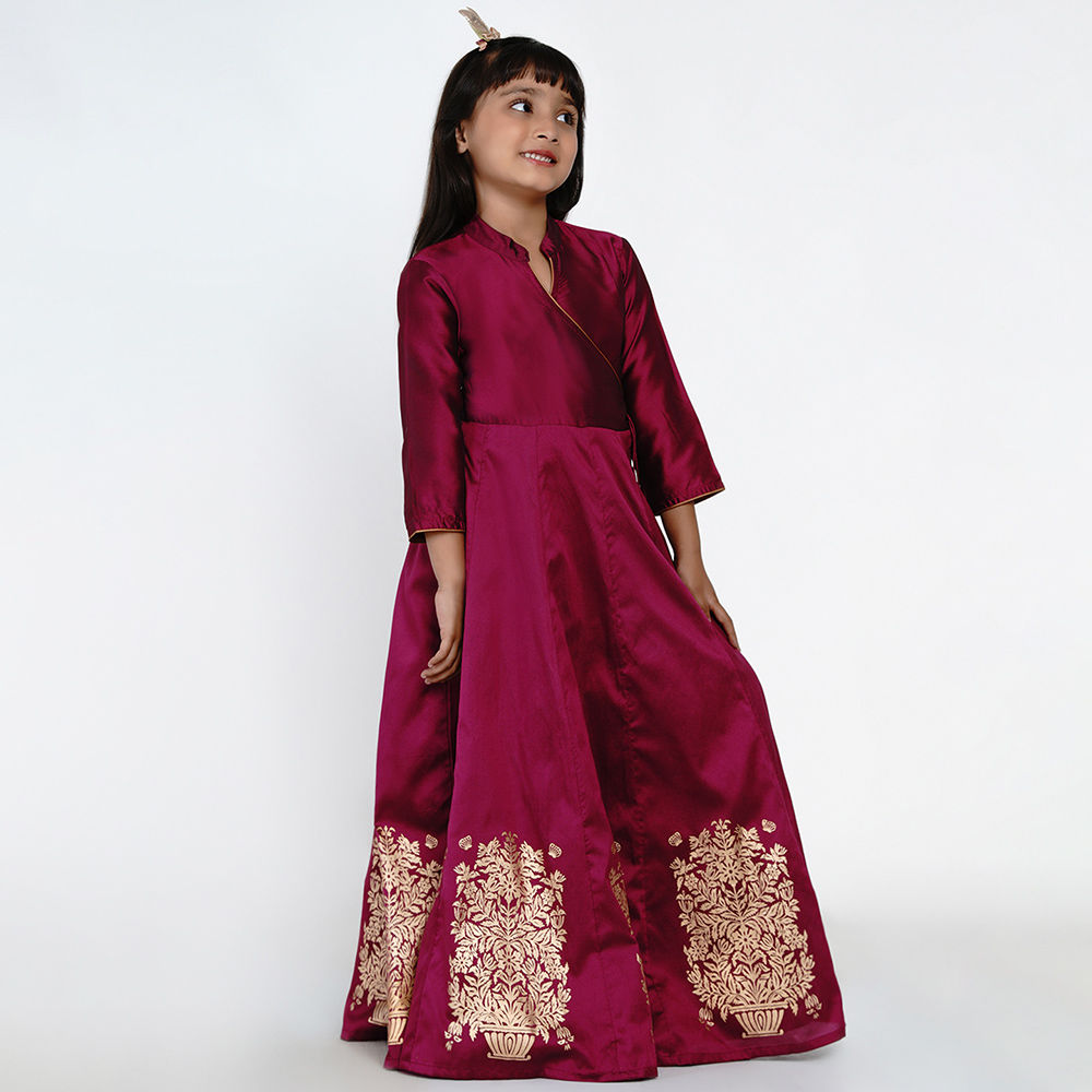 

features material silk blend the actual product may differ slightly