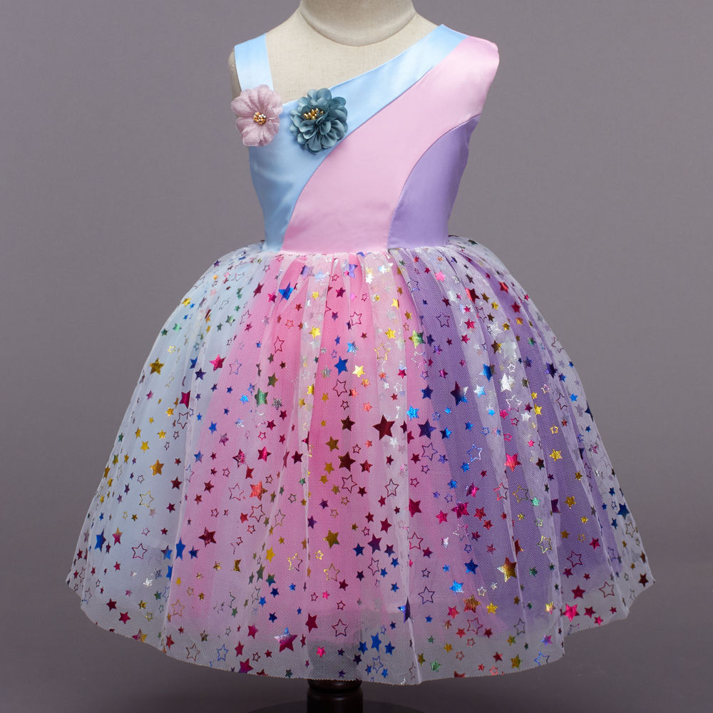 

features material 65 polyester and 35 cotton fit type slim