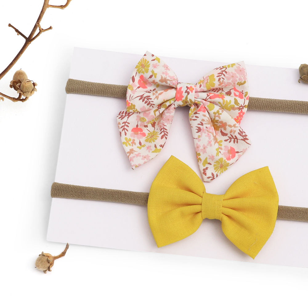 

sweet and simple handmade bow set made out of a