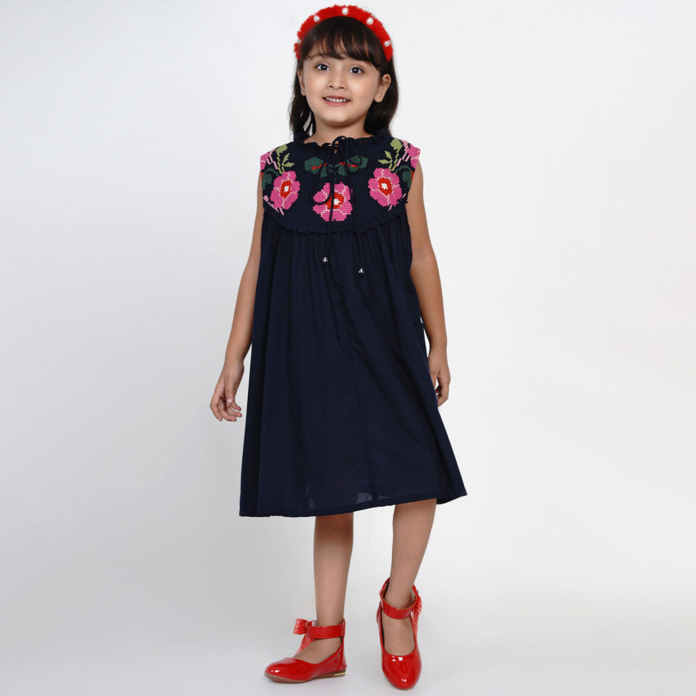 

features material 100 polyester the actual product may differ slightly