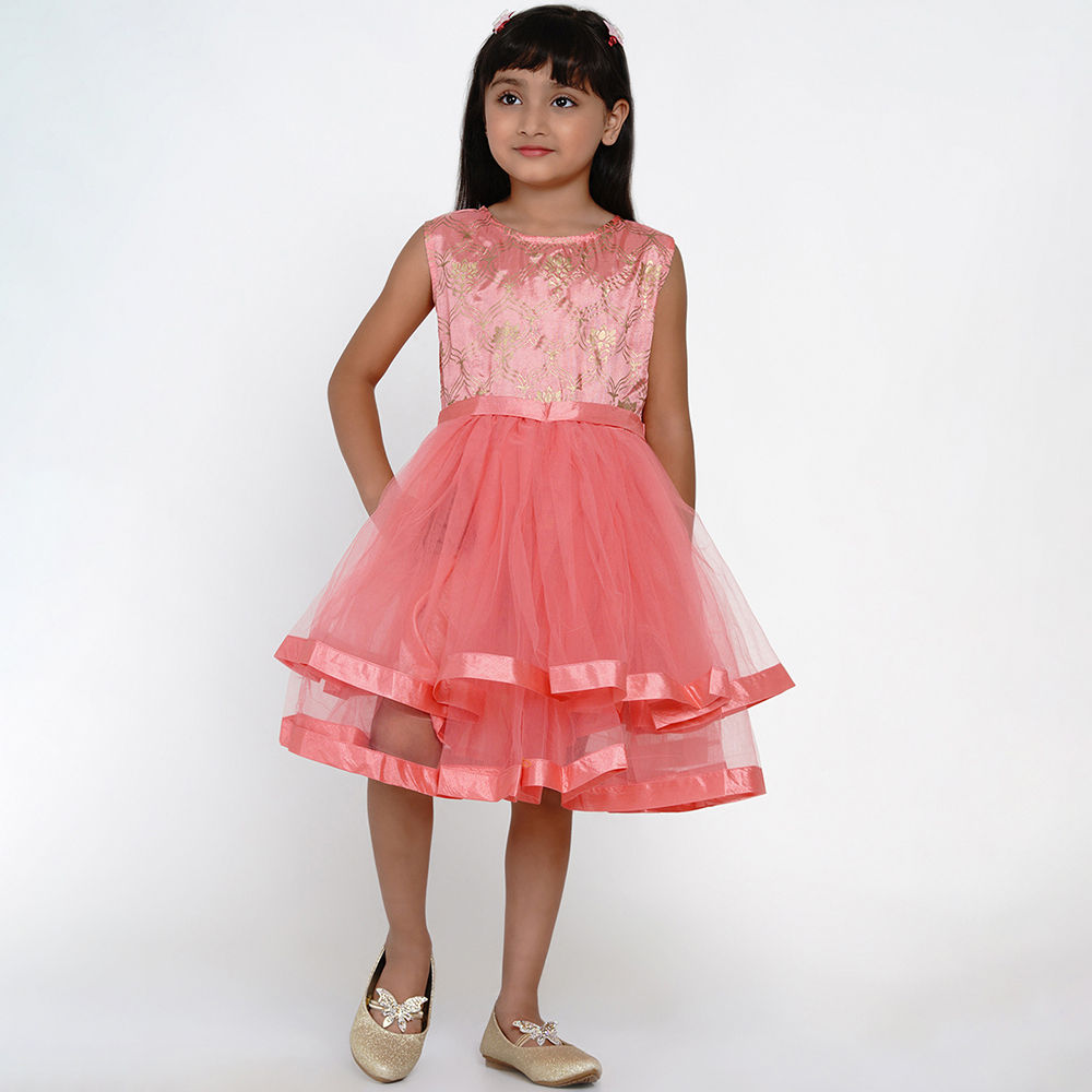 

features material 100 polyester the actual product may differ slightly