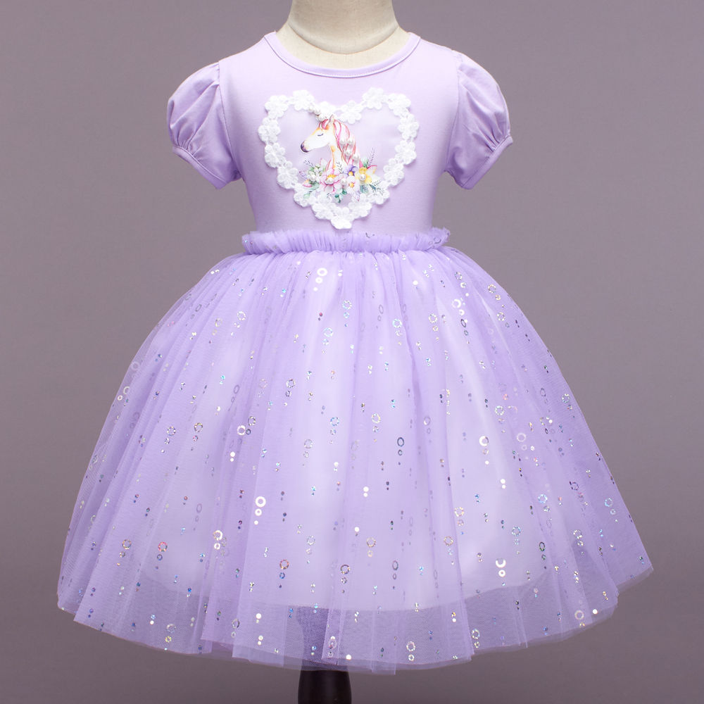

features material 65 polyetser and 35 cotton the actual product