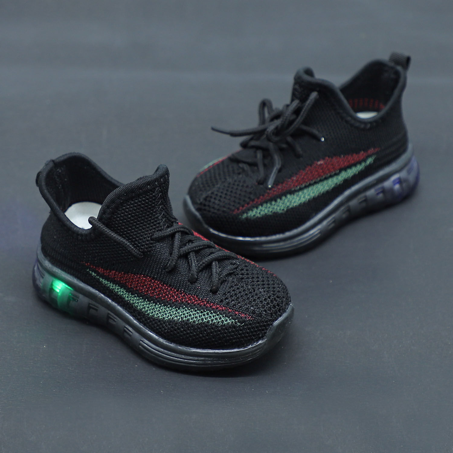 

features upper material 50 pu and 50 mesh sole material