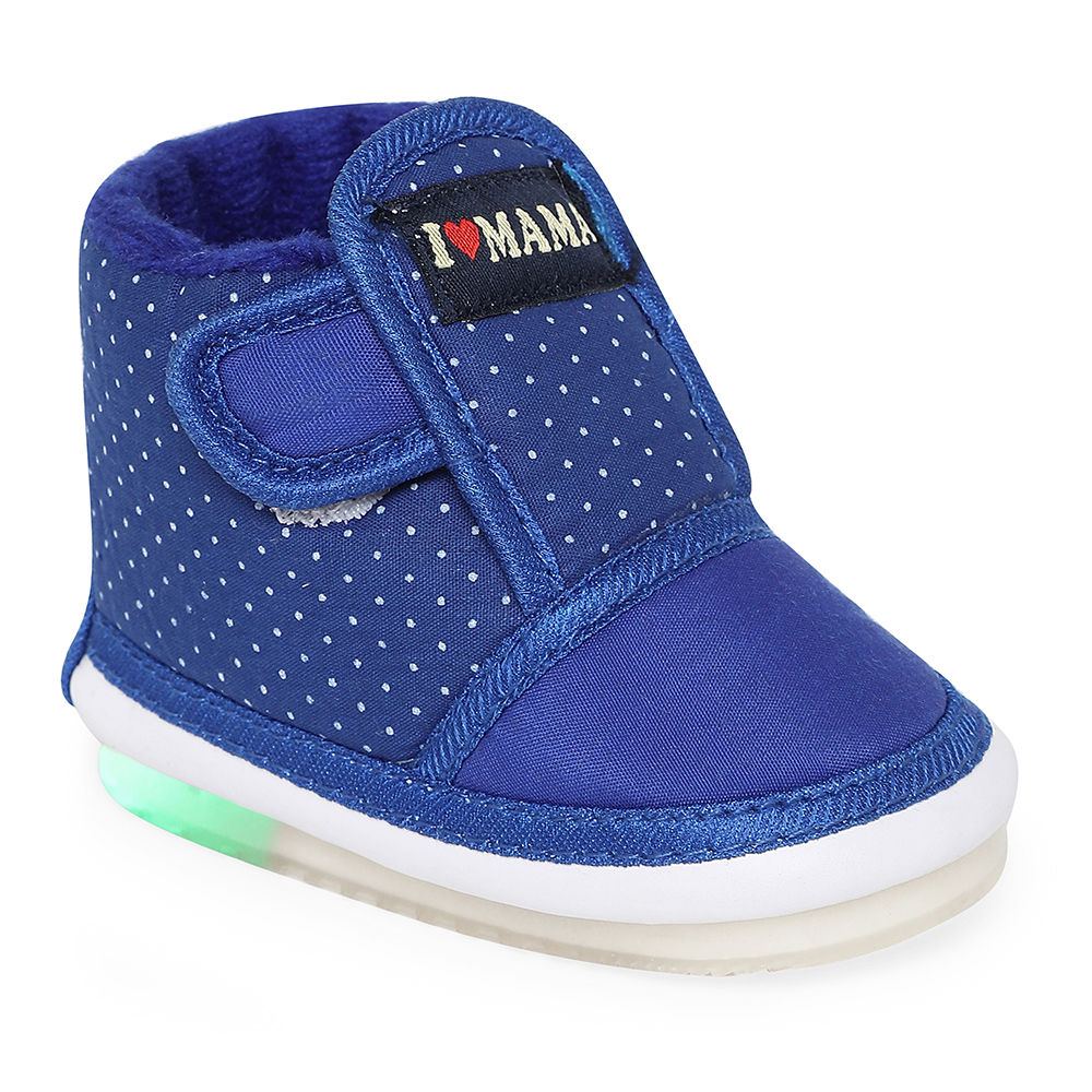 

features upper material 100 fabric sole material 100 rubber the
