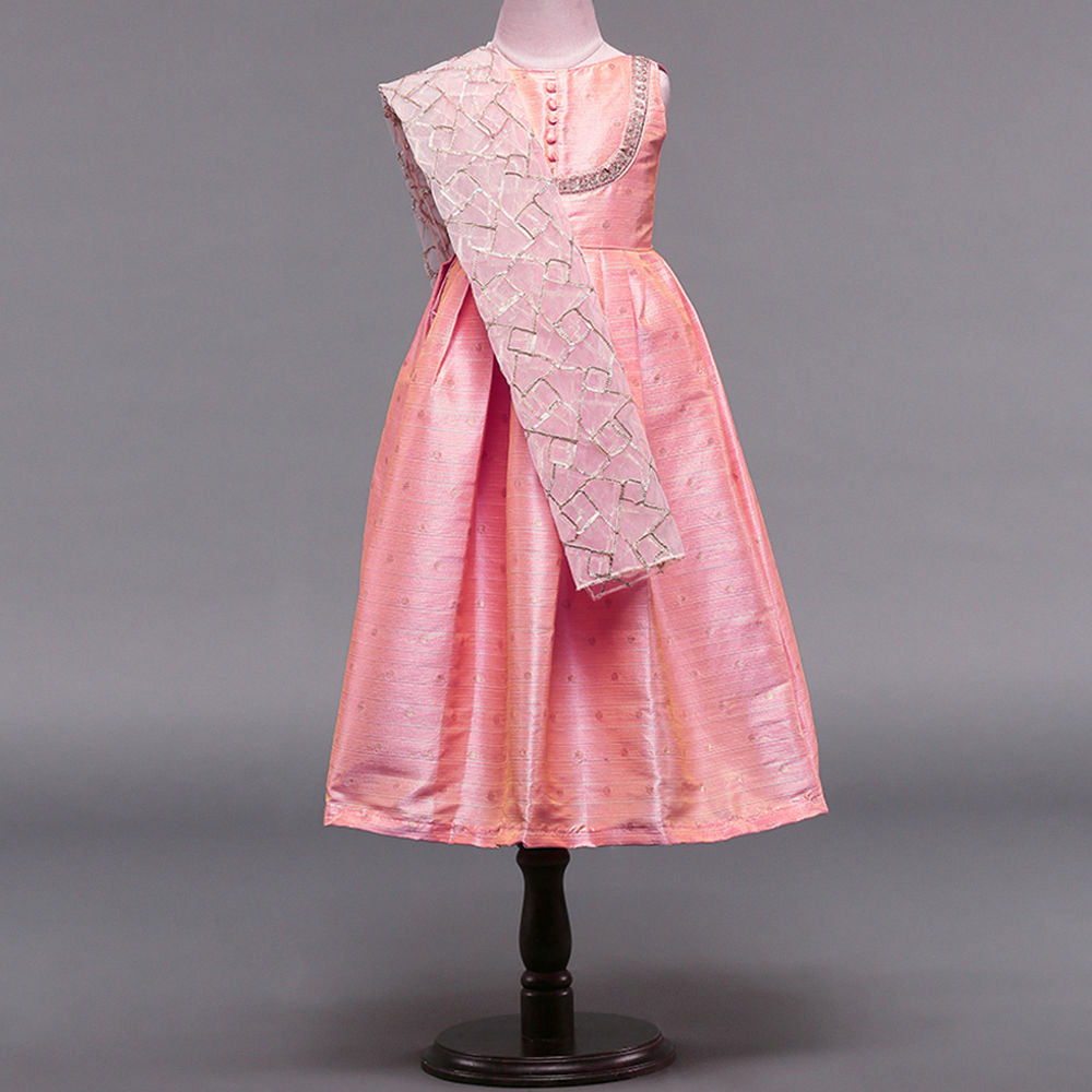

features material blended with cotton lining fit type slim the