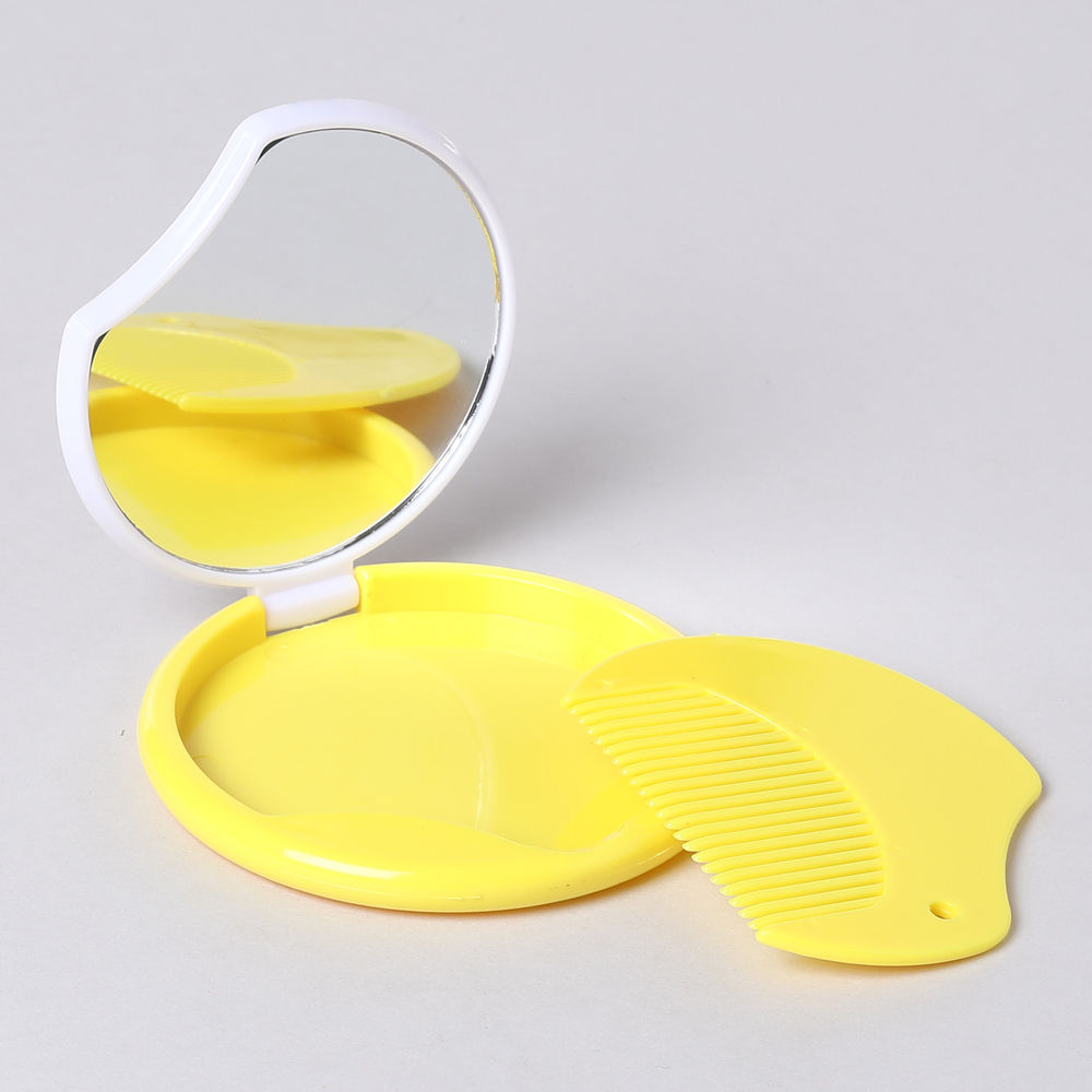 

cool girl mirror with comb
