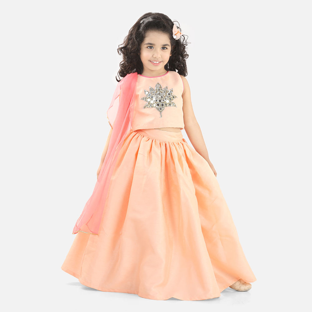 

features material raw silk the actual product may differ slightly