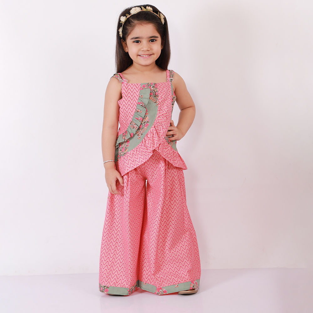 

features material poly crepe rayon the actual product may differ