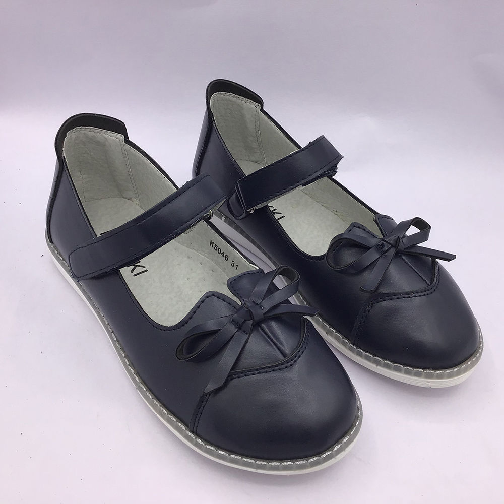 

features upper material synthetic leather sole material rubber the actual