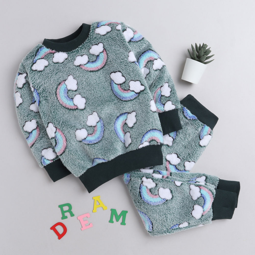 

features material 100 faux fur the actual product may differ