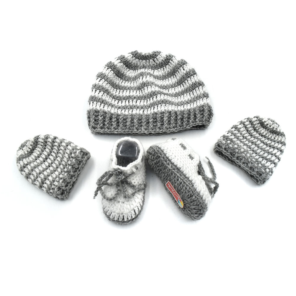 

features material 95 fleece and 5 fabric the actual product