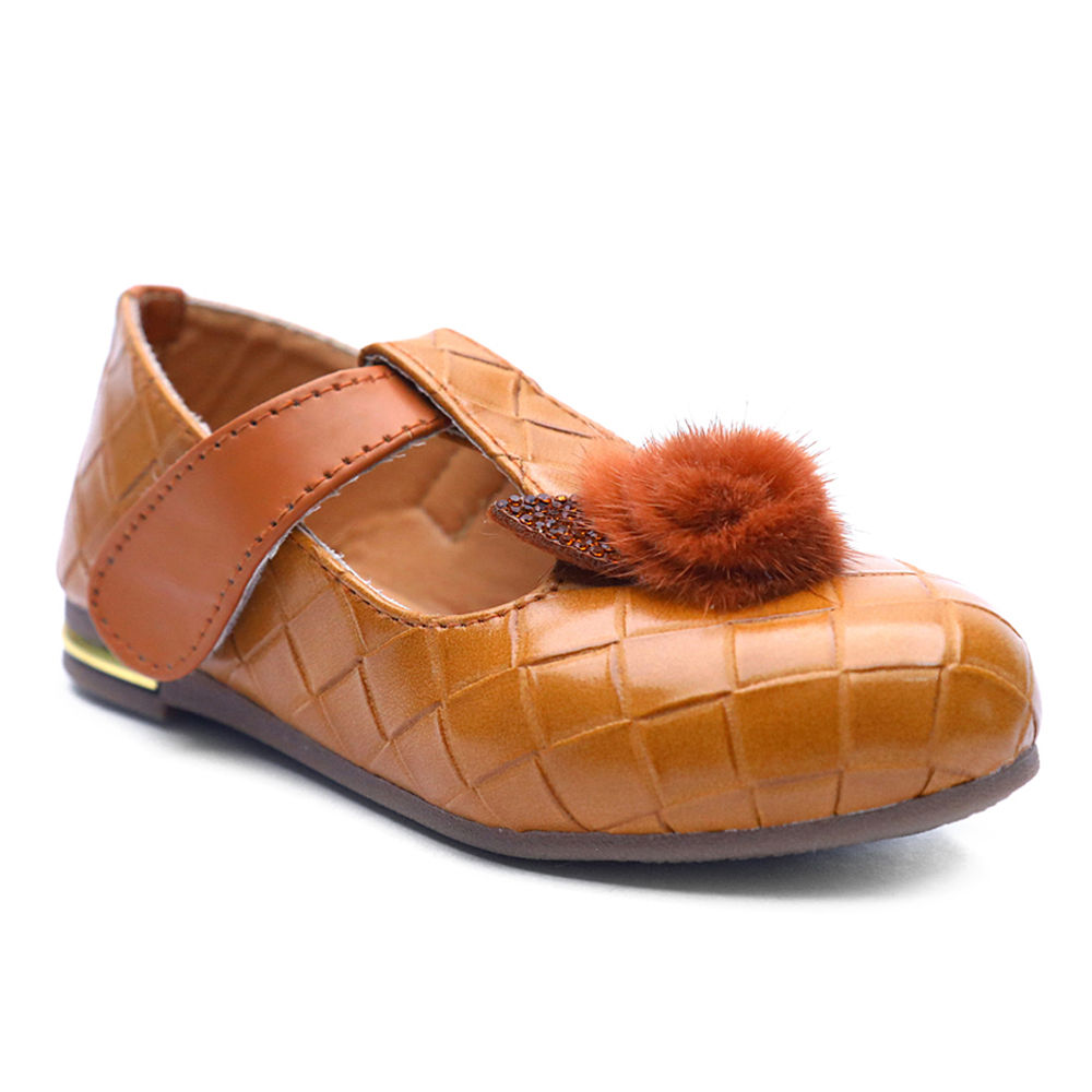 

features upper material 80 fabric and 20 pu sole material