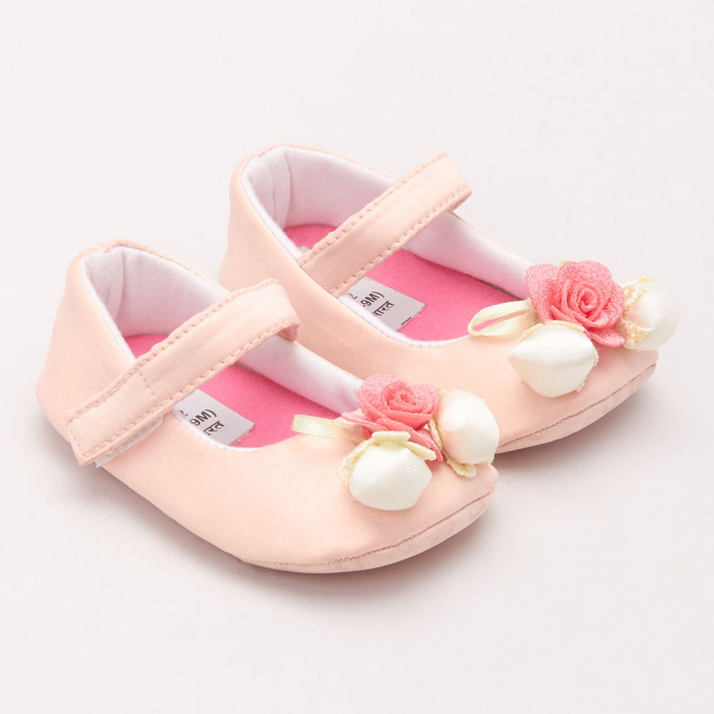 

features inner materia cotton outer material textile febric the actual