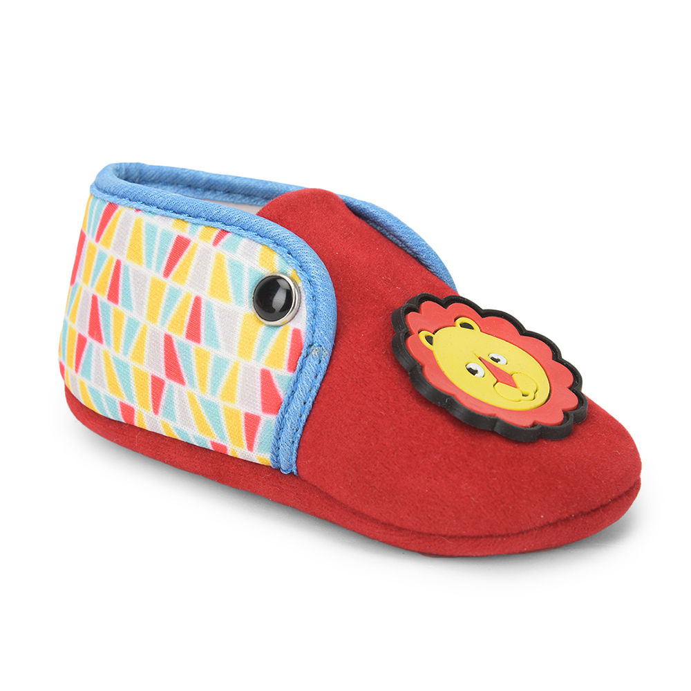 

features upper material fabric sole material fabric the actual product