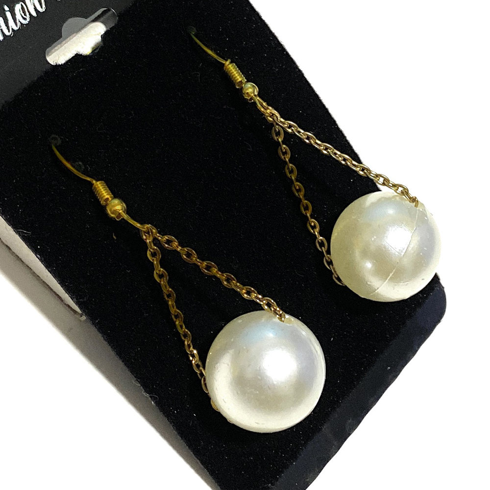 

features the actual product may differ slightly in color from