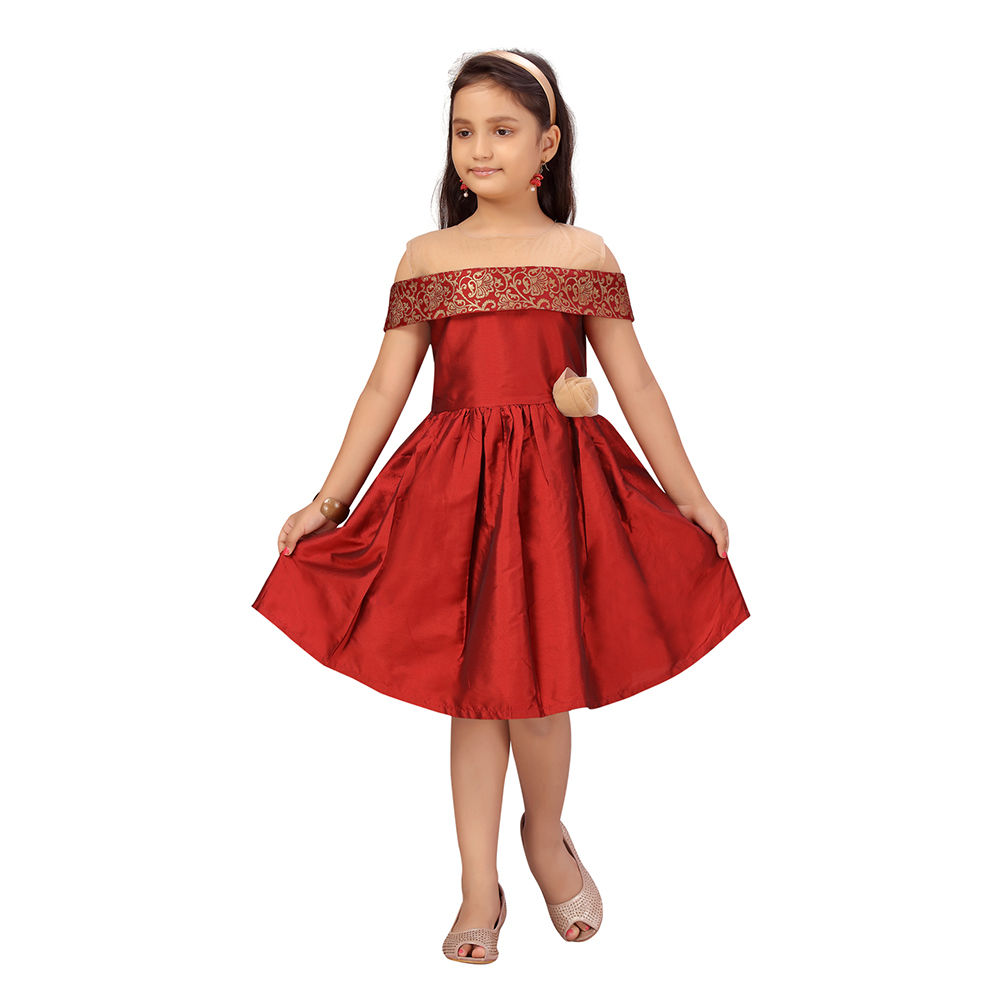 

features material silk the actual product may differ slightly in