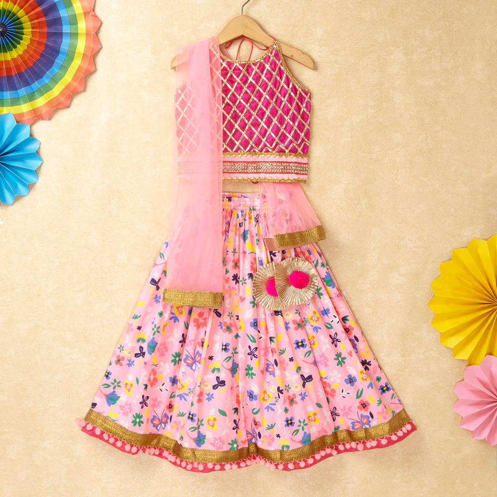 

features material cotton this is a slim fitting garment the