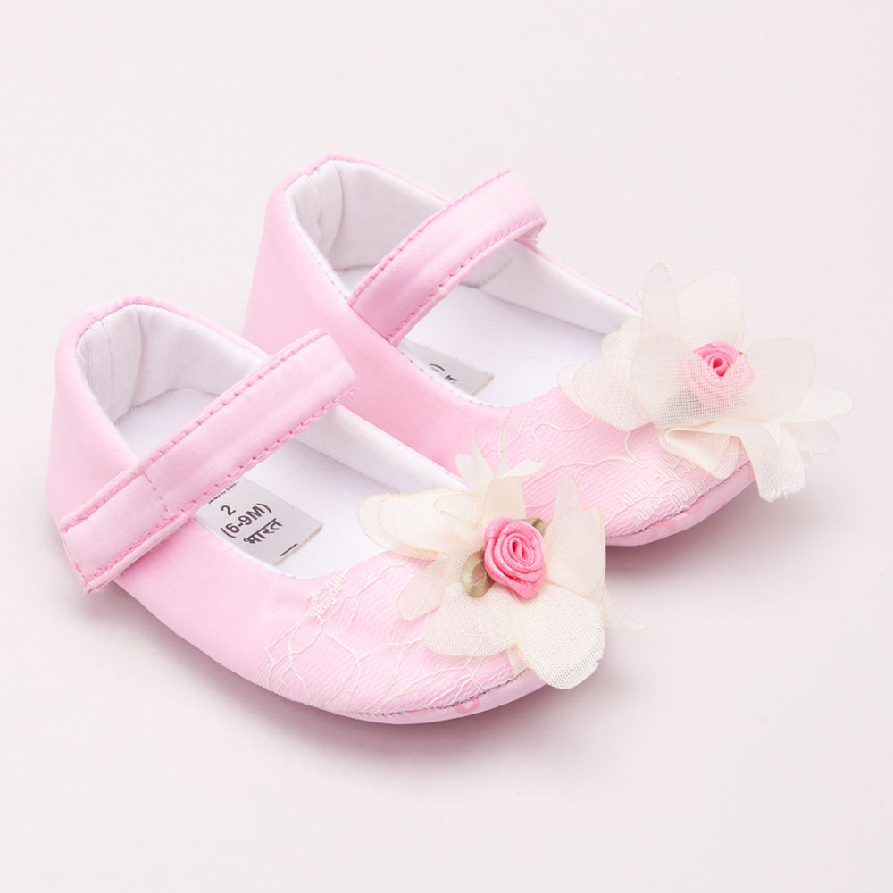 

features inner materia cotton outer material textile febric the actual