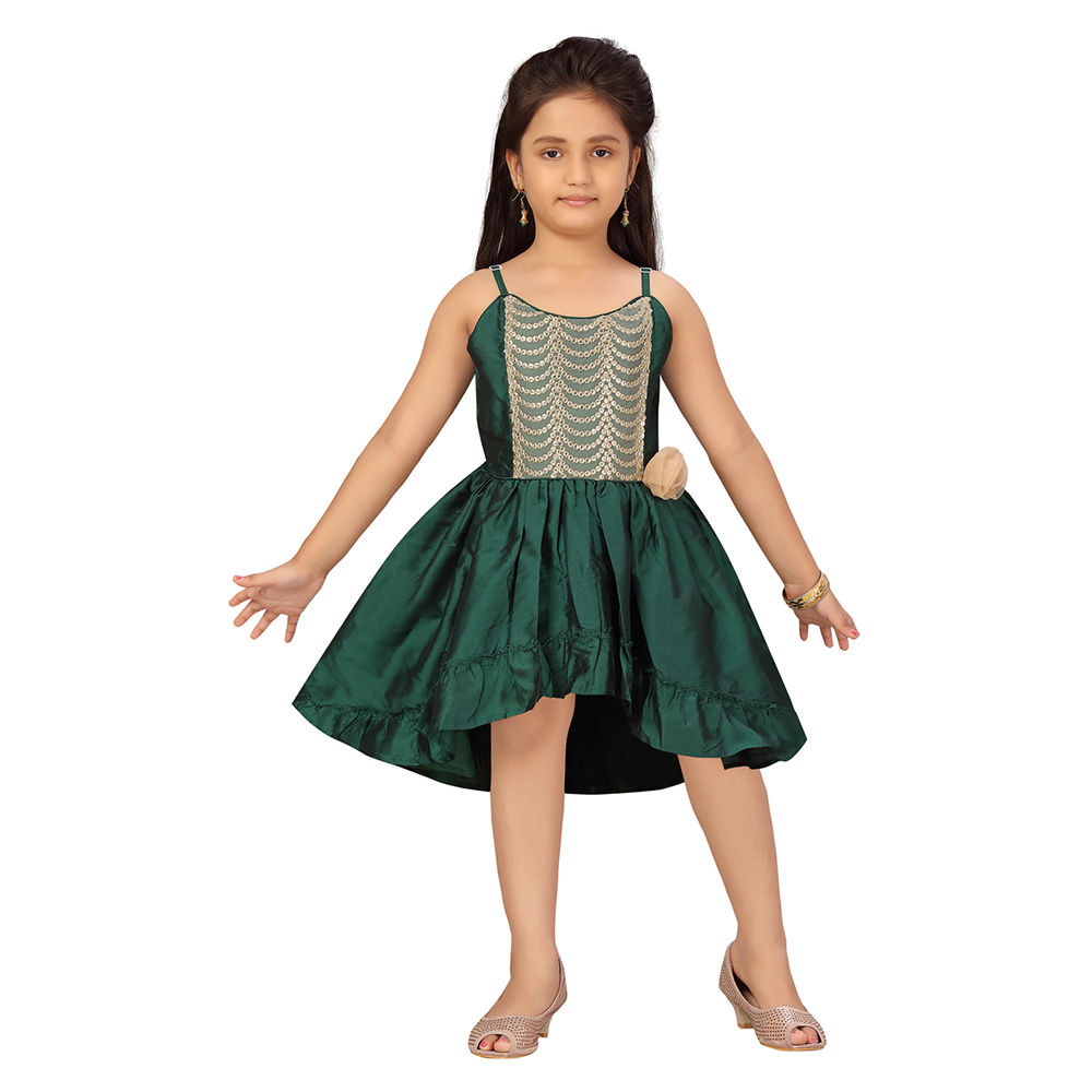 

features material silk the actual product may differ slightly in