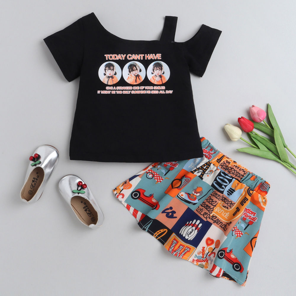 

features material 70 cotton and 30 polyester this apparel features