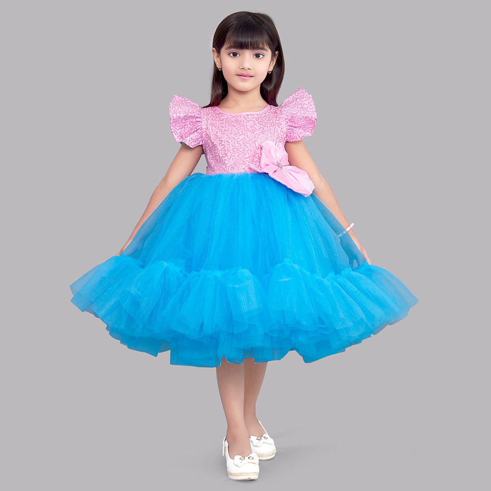 

features material 65 polyester and 35 viscose the actual product