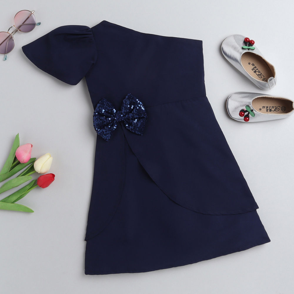 

features material georgette the actual product may differ slightly in