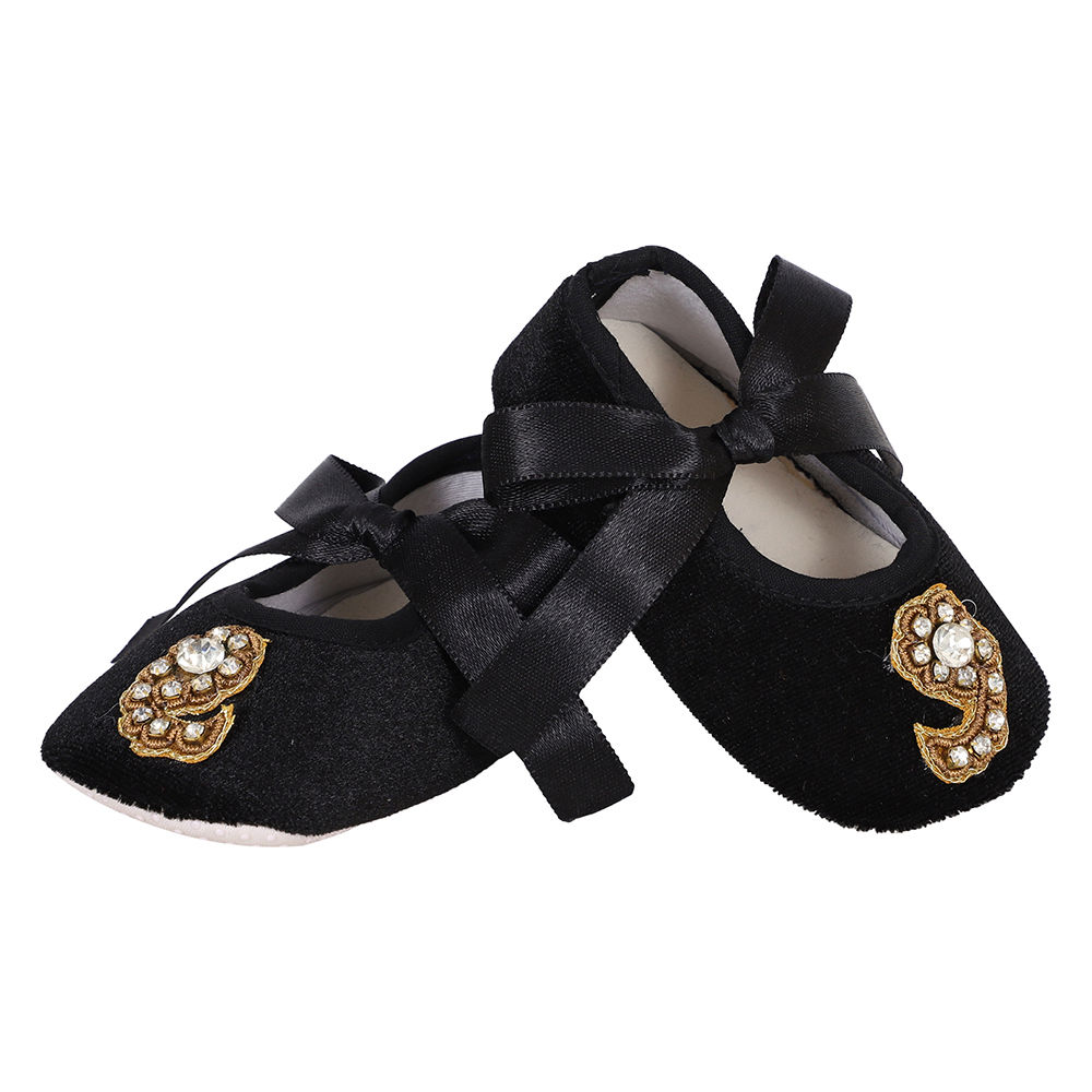 

features material velvet the actual product may differ slightly from