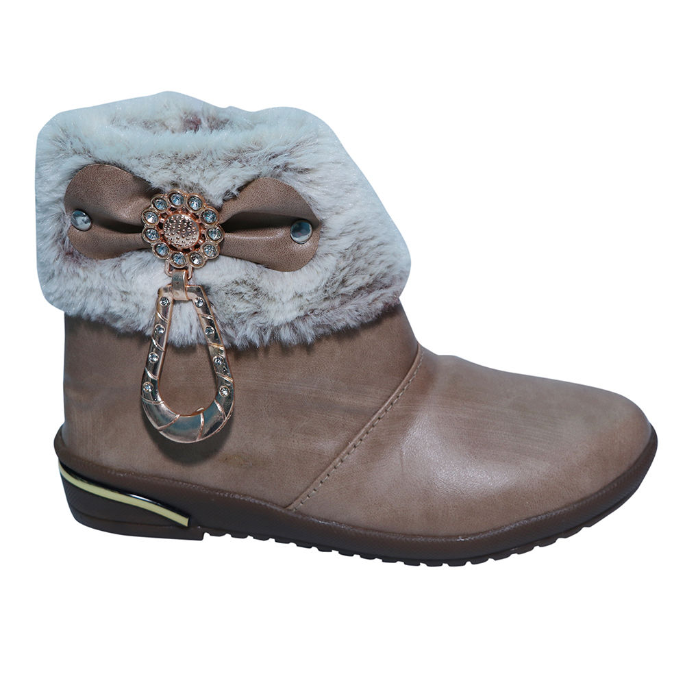 

features upper material faux leather with fur sole material tpr