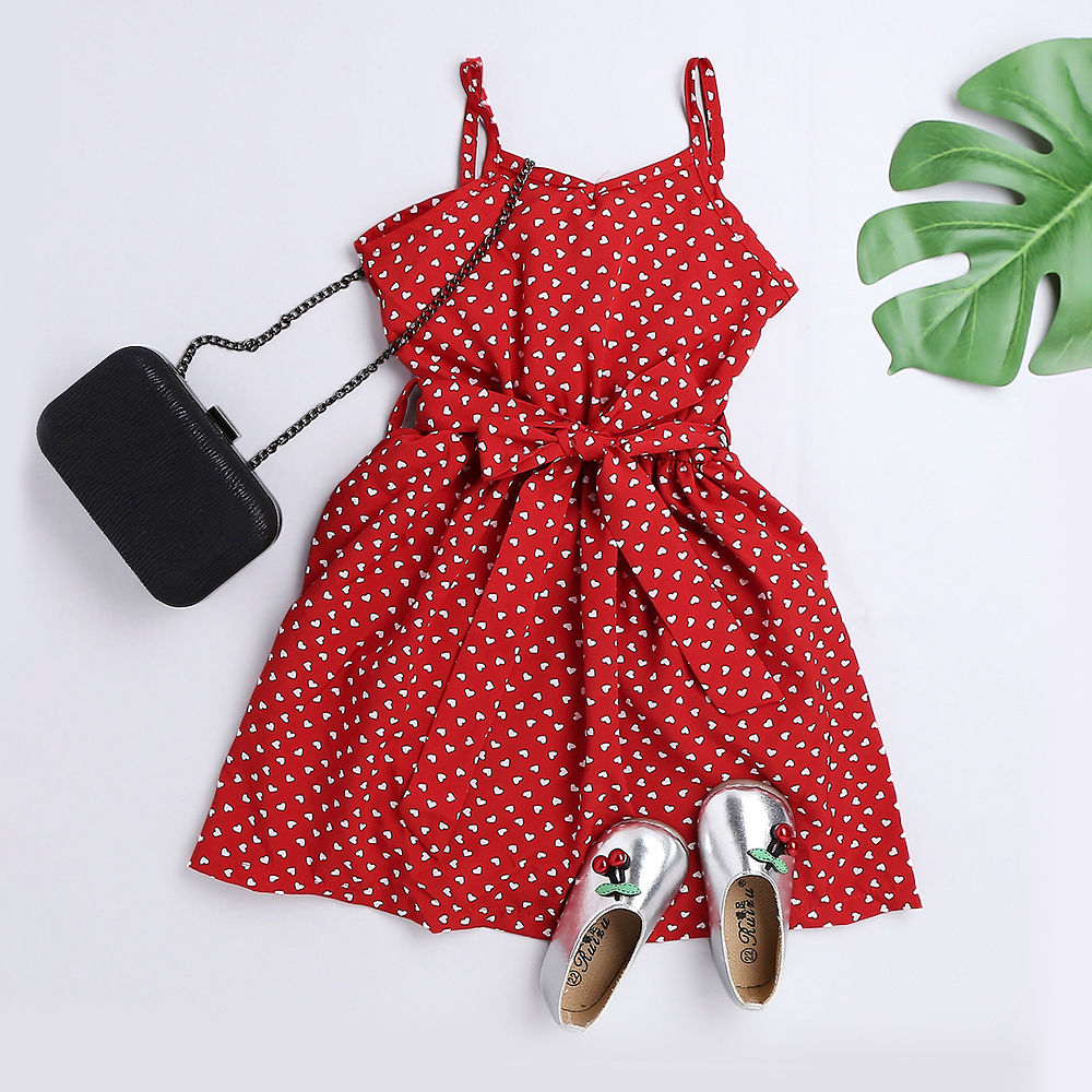 

features material 95 polyester and 5 cotton fit type slim
