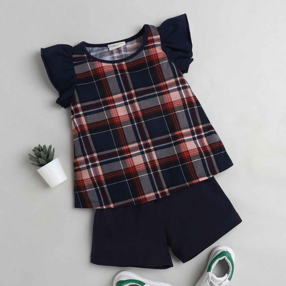 

features material 100 polyester the actual product may differ slightly